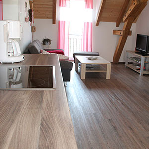 Küche und Wohnzimmer